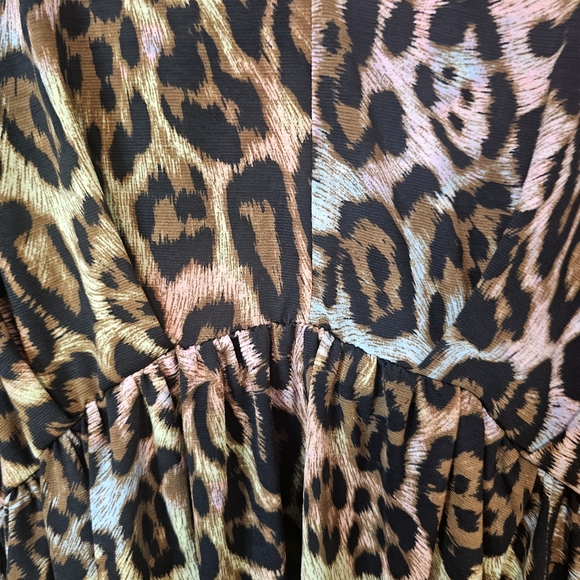 Dear Scarlett Leopard Top in a size XL - Picture 4 of 8